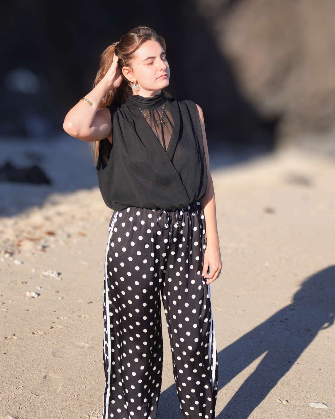Jasmine Noir - Blouse drapée sans manches