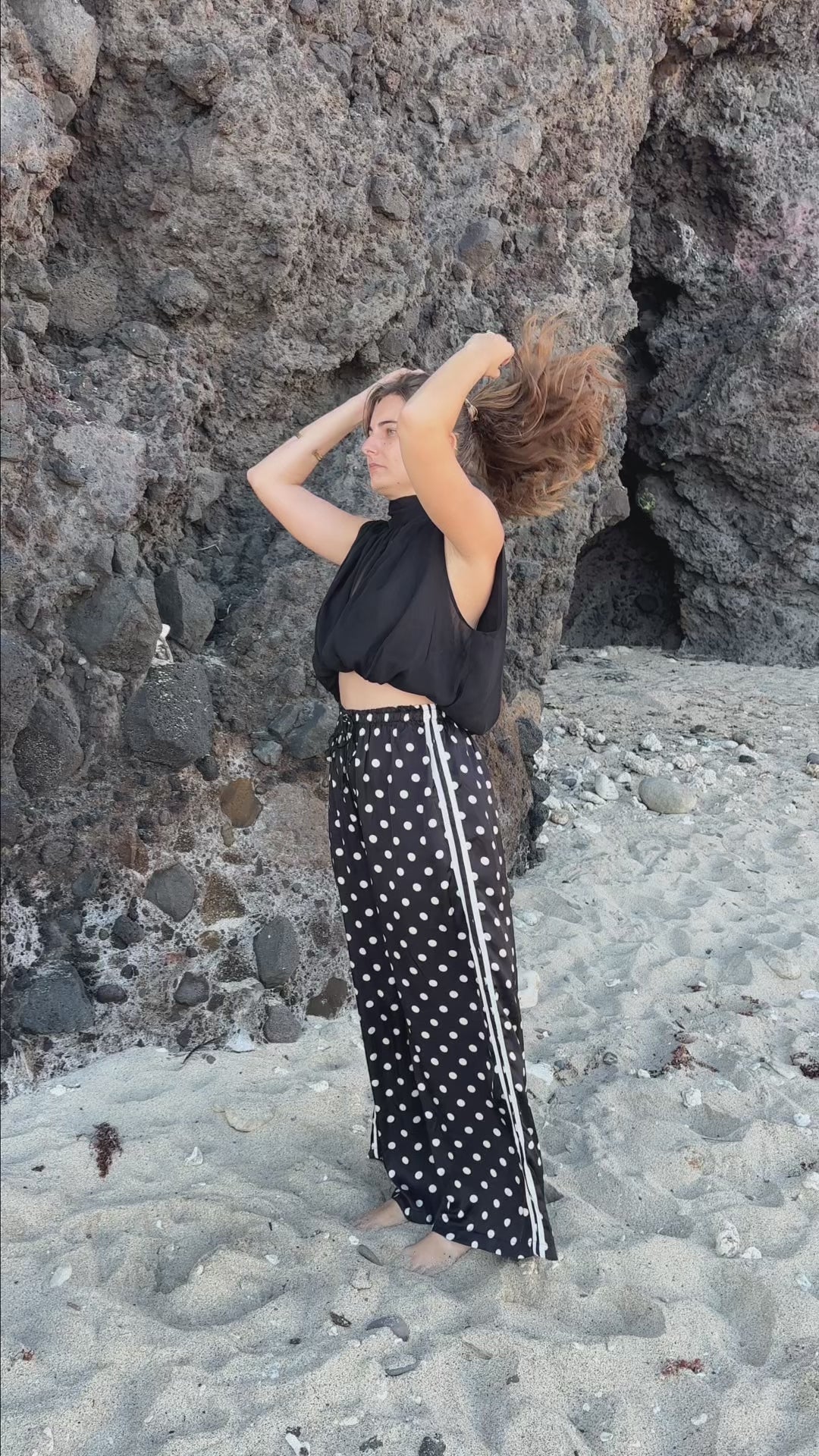 Jasmine Noir - Blouse drapée sans manches